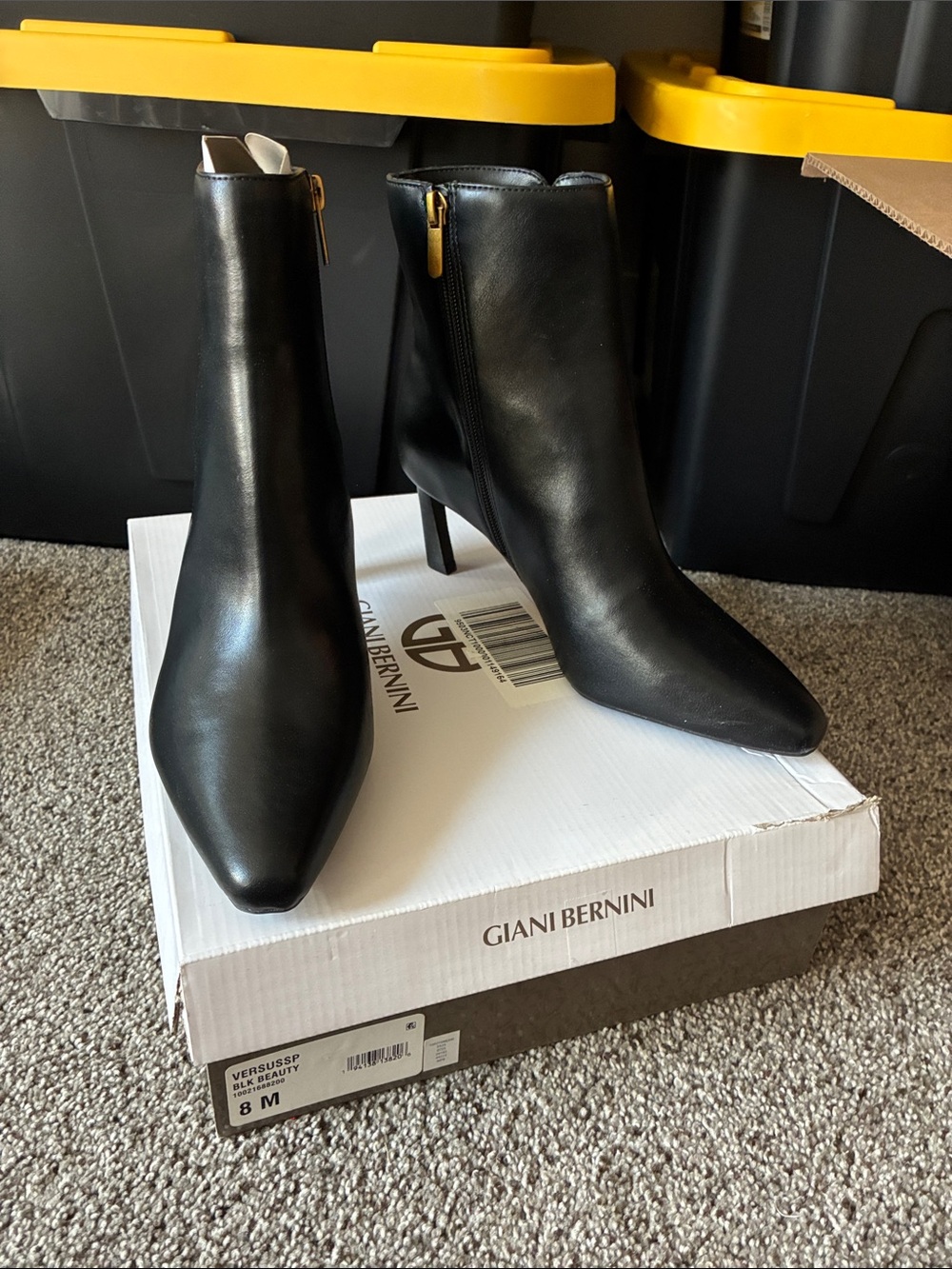Giani Bernini Black Pointed-Toe Leather Ankle Boots with Gold Zipper